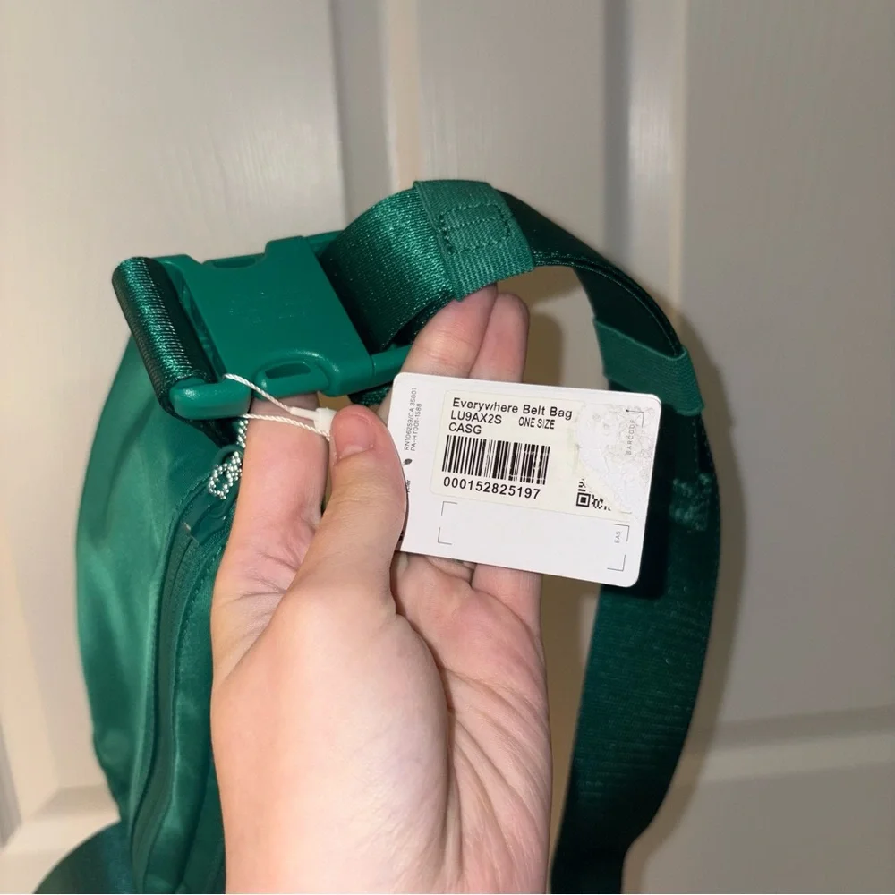 NWT Lululemon Everywhere Belt Bag - Picture 3 of 3